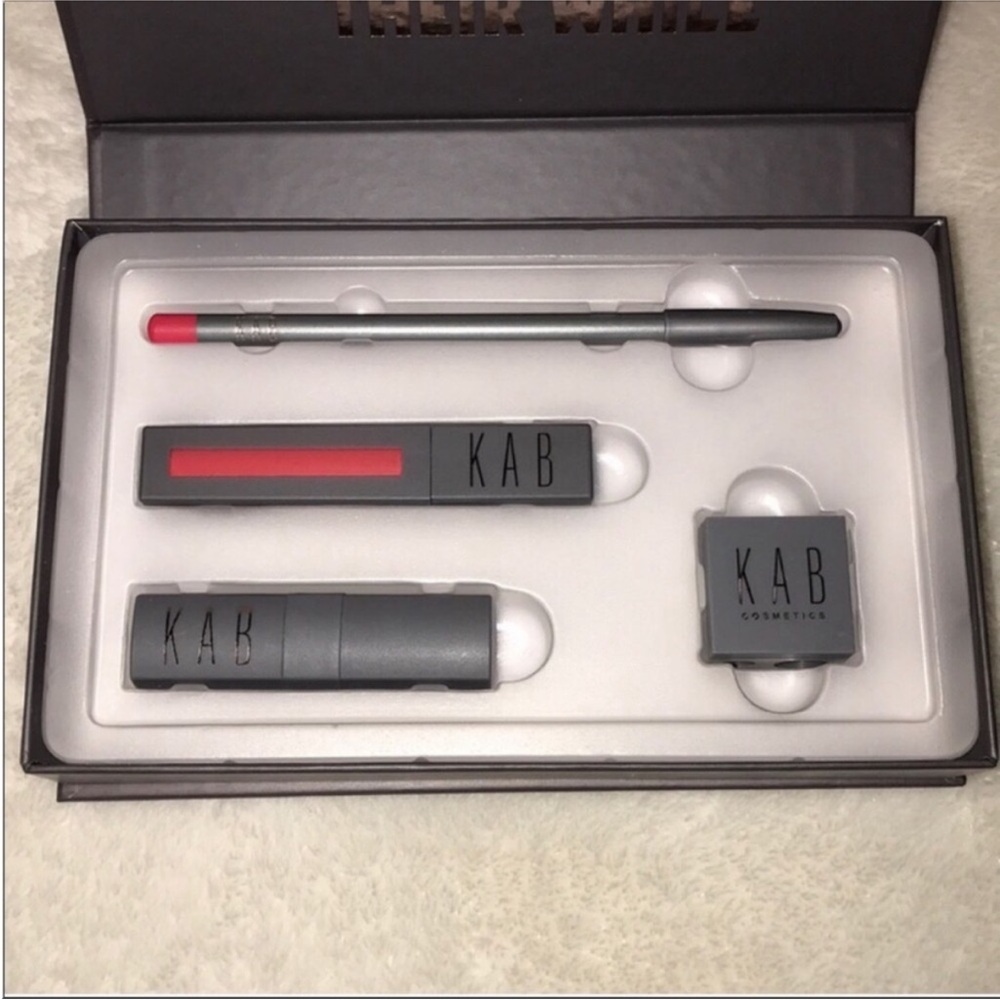 KAB Cosmetics Lip Kit - Picture 2 of 4